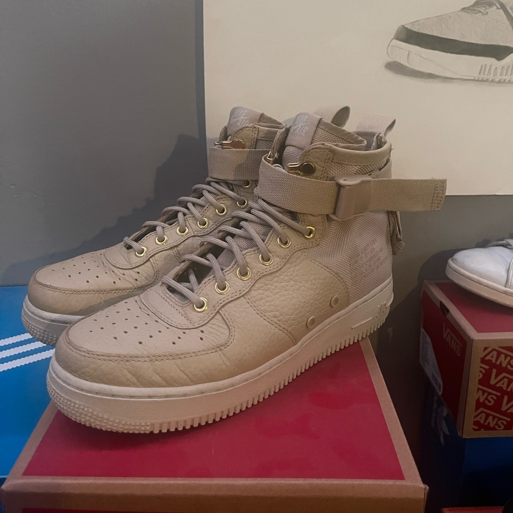 Nike SF AF1 Air Force 1 Mid Mushroom